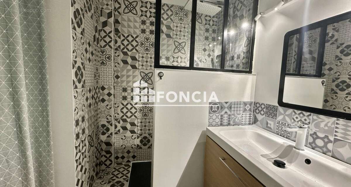 Appartement à MARSEILLE-5E