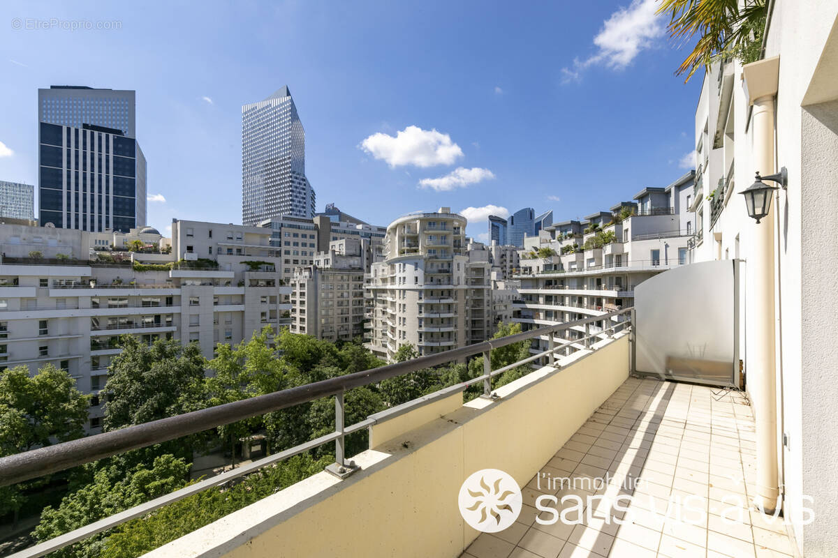 Appartement à COURBEVOIE