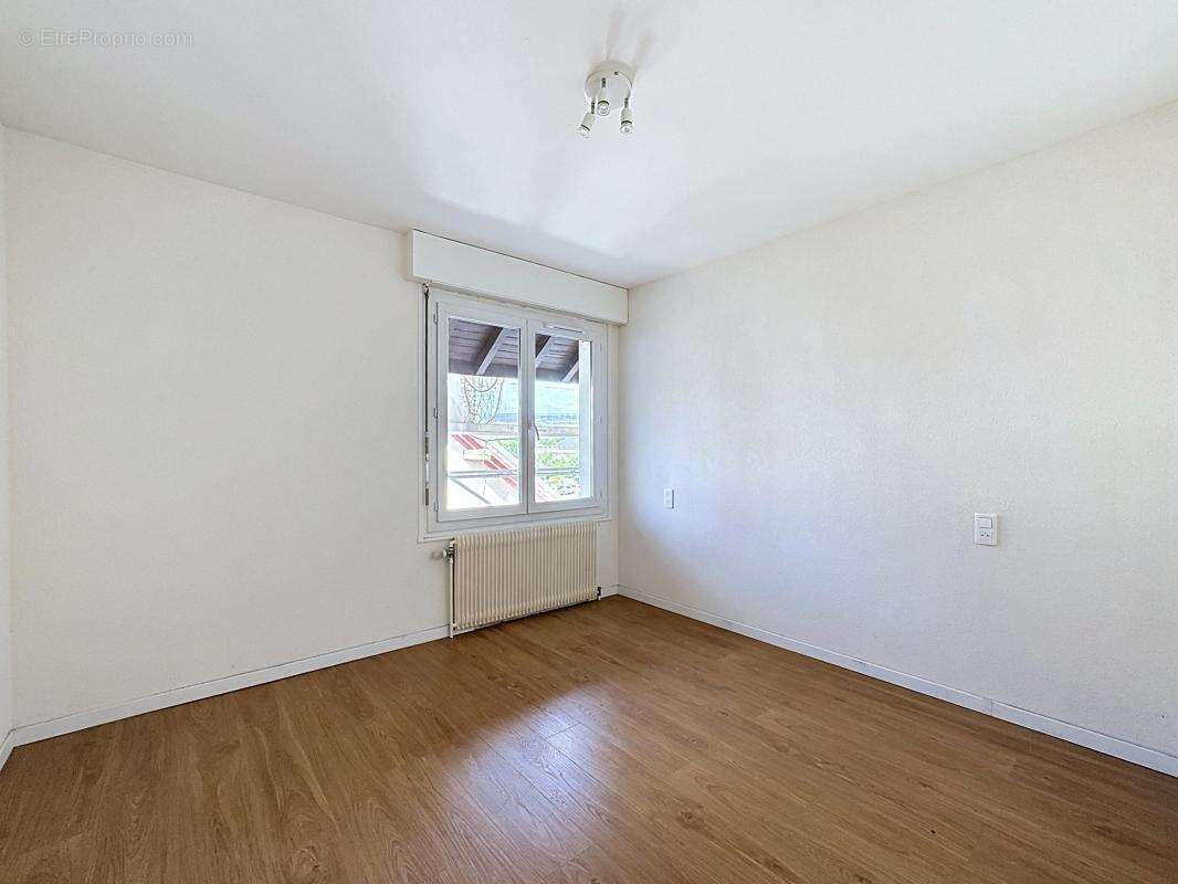 Appartement à BONNE