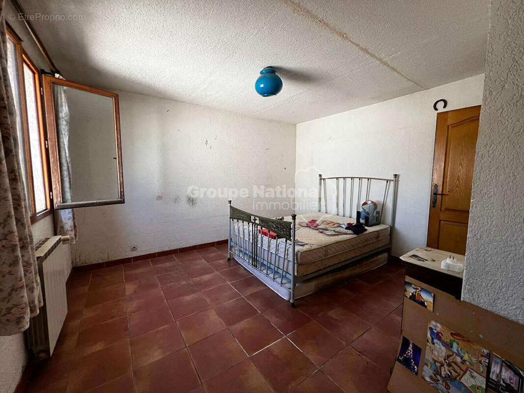 A SAISIR ! VILLA A RENOVER 4 chambres garage piscinable - photo 9