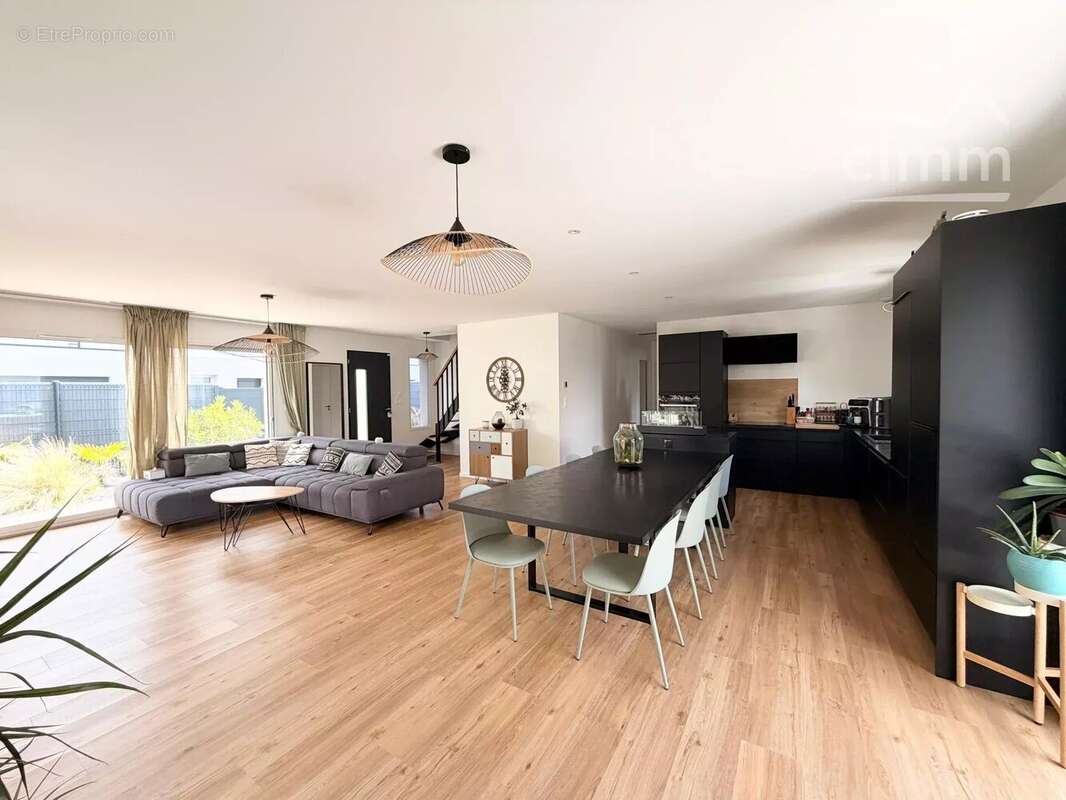 VINEUIL (41350) – Maison contemporaine de 140 m² – 5 chambres – Terrain clos – Domotique – Proche écoles - photo 3