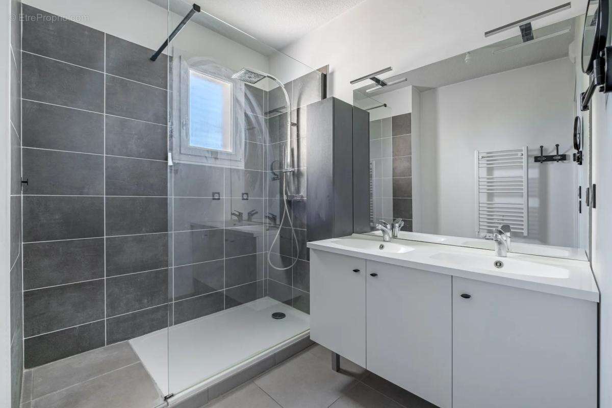 Appartement à PUGET-SUR-ARGENS