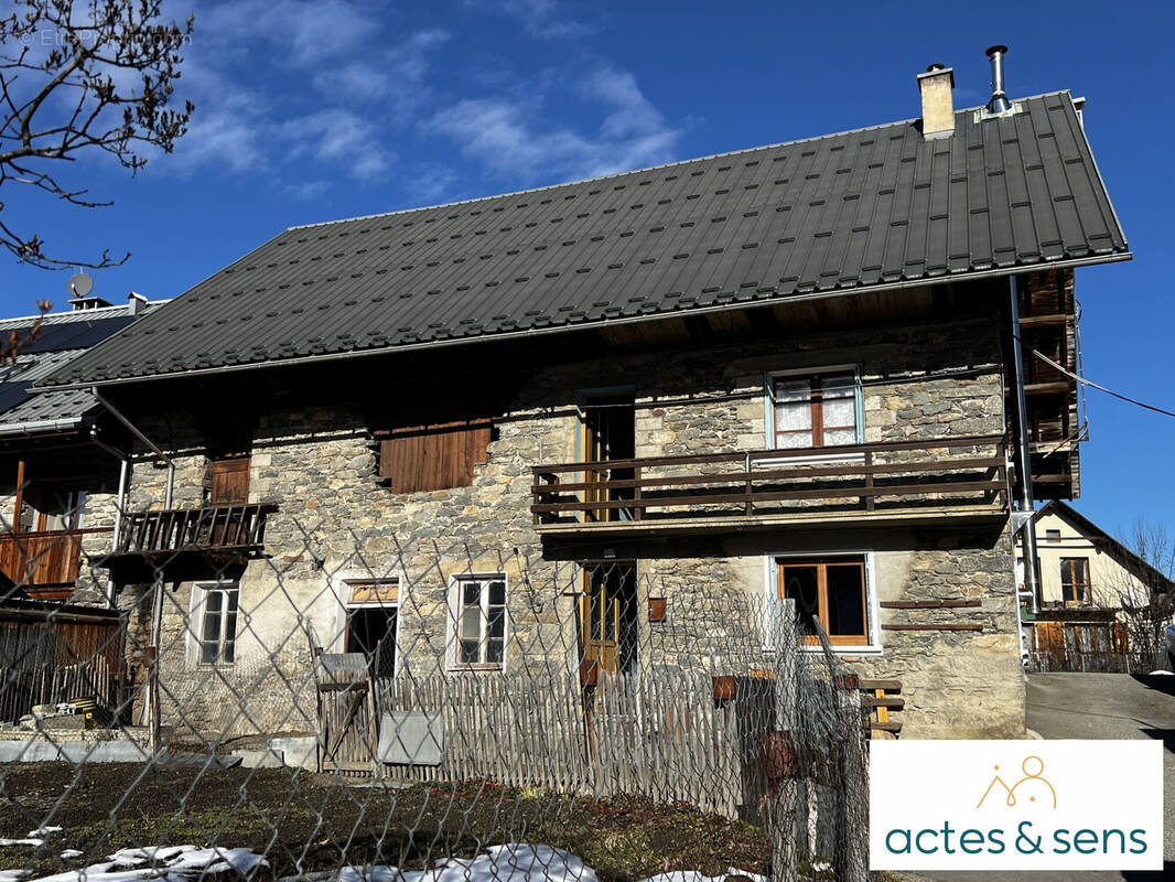 Maison à ALBIEZ-MONTROND