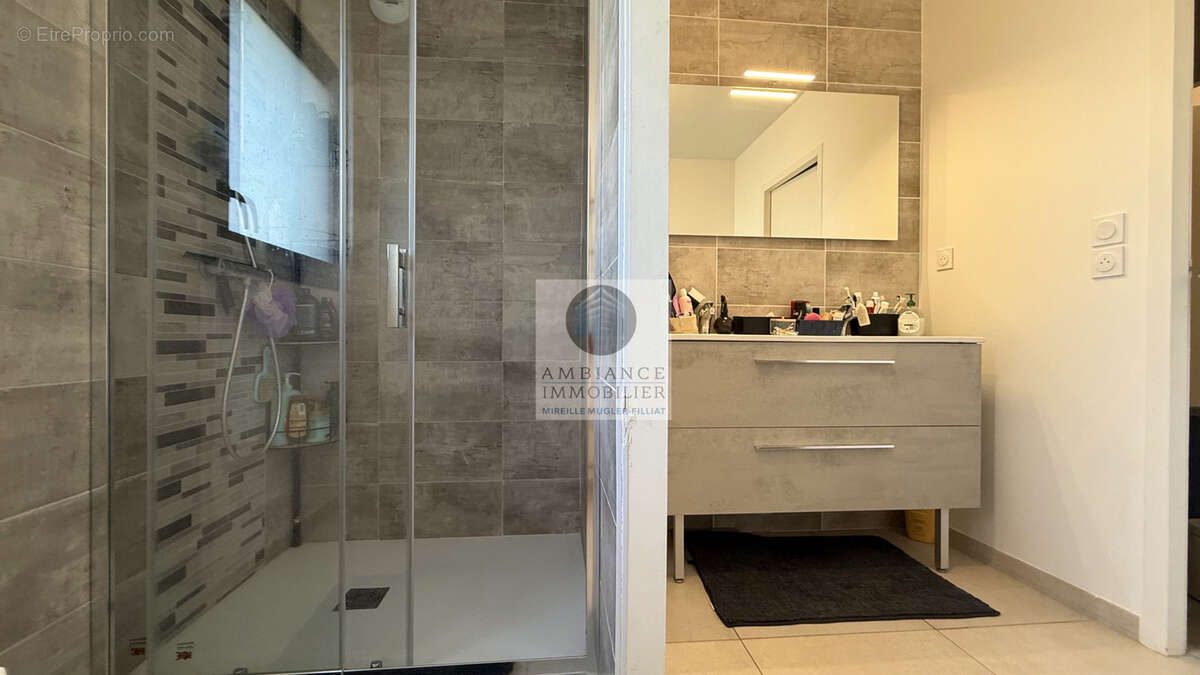 Appartement à GUILHERAND-GRANGES