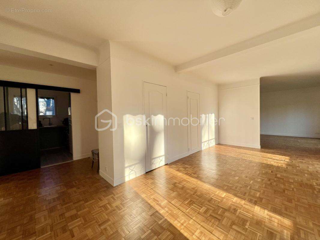Appartement à VILLE-D'AVRAY