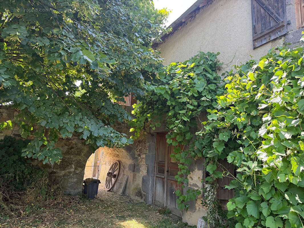 Ensemble immobilier de caractère avec revenus locatifs ? Combrailles - photo 15