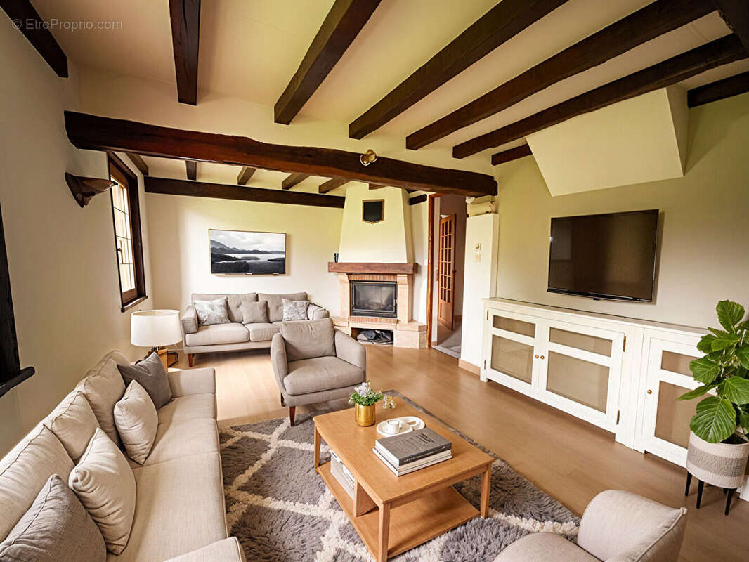 Maison à LA CHAPELLE-DU-BOIS-DES-FAULX