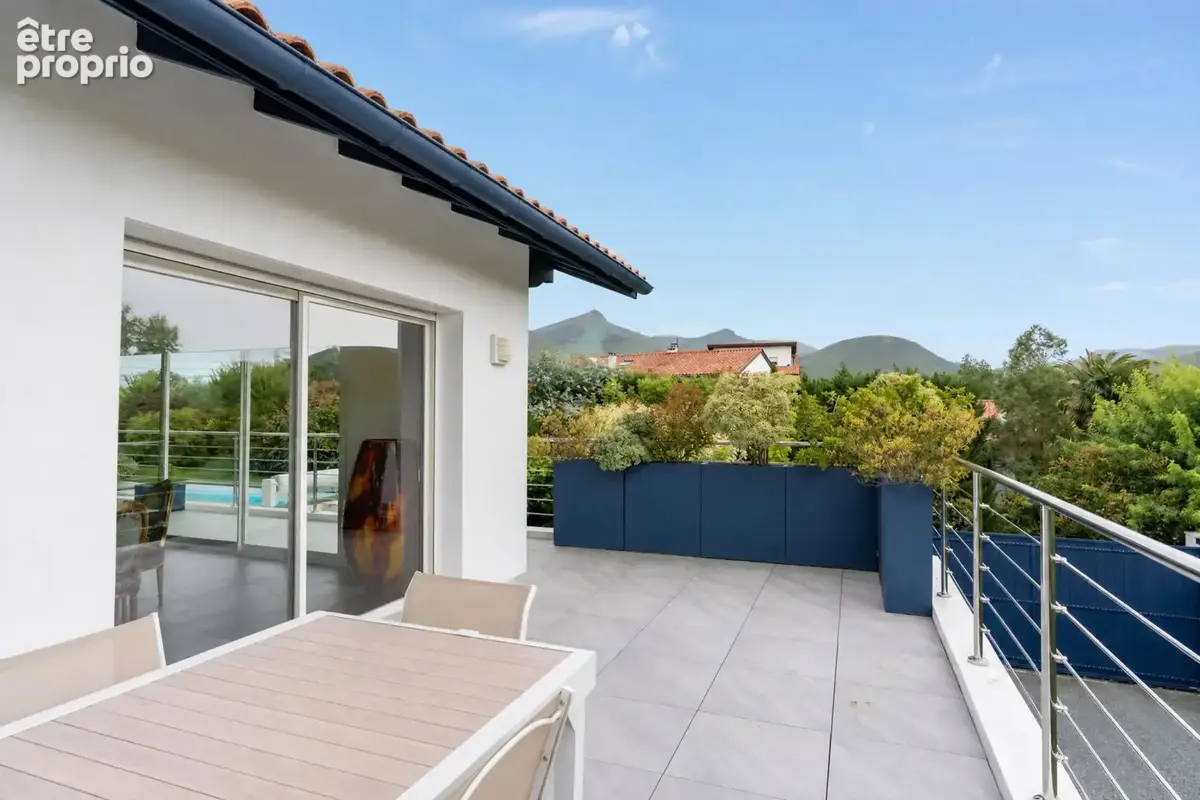 Propriété familiale de 295 m2 avec piscine, vue Rhune et parc paysager de 3 000 m2 - photo 7