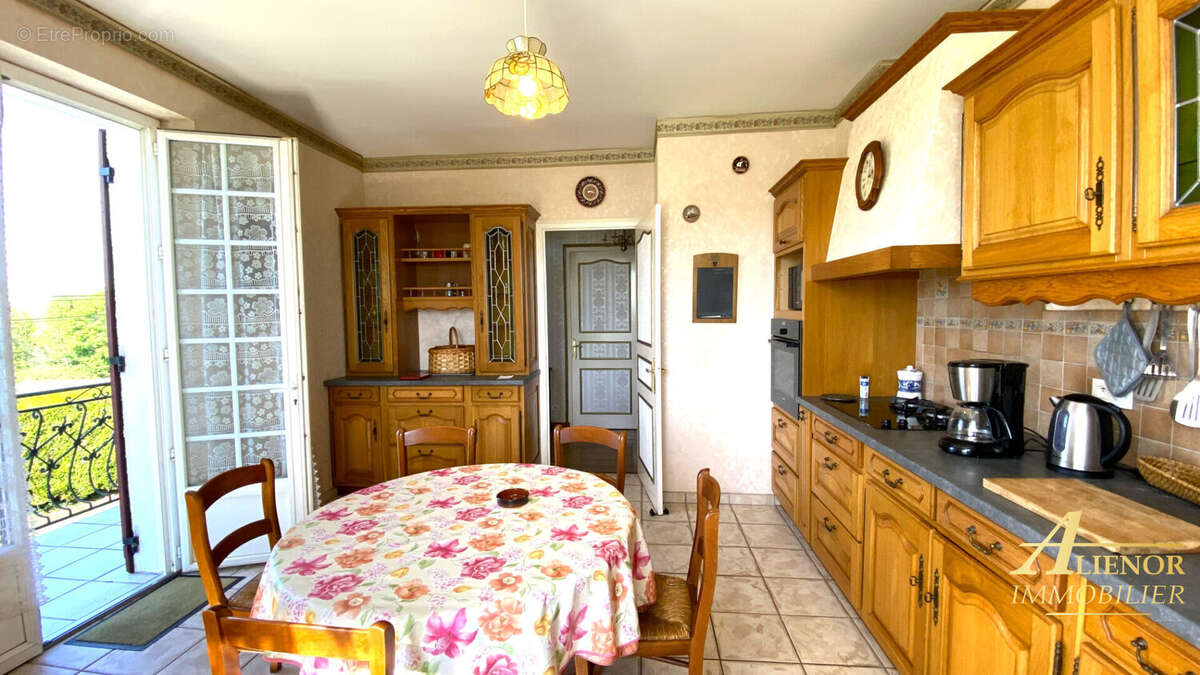 Maison avec piscine, studio et hangar de 255m²  - 24310 Bourdeilles - photo 7