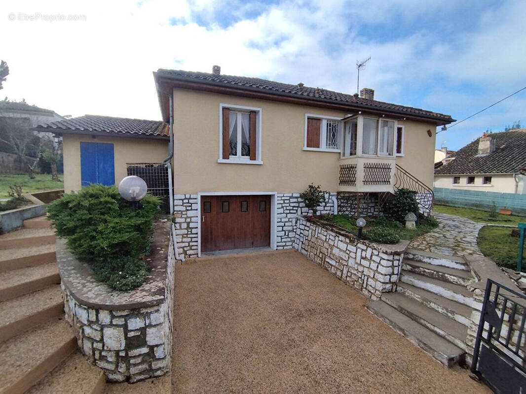 Maison à MONTPON-MENESTEROL