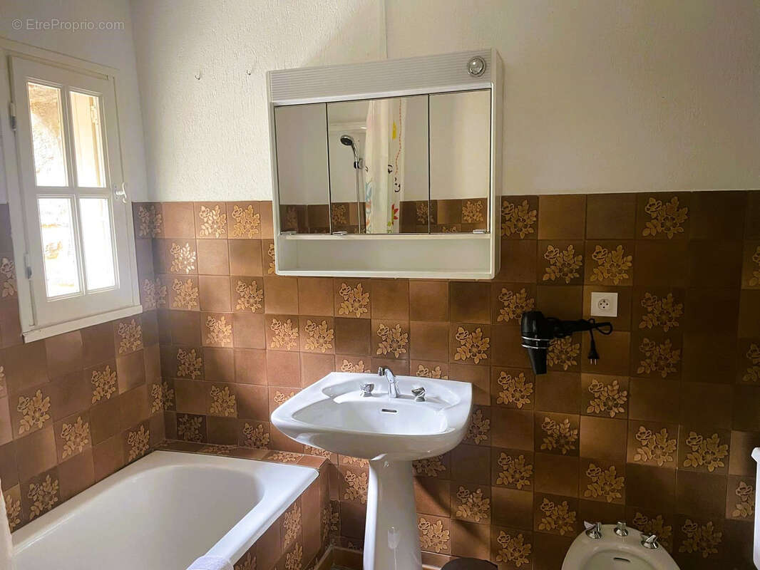 Propriete de caractere avec piscine et 2.5 hectares de terrain : - photo 24