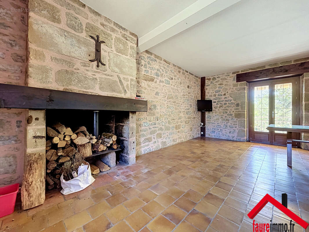 Maison à LISSAC-SUR-COUZE