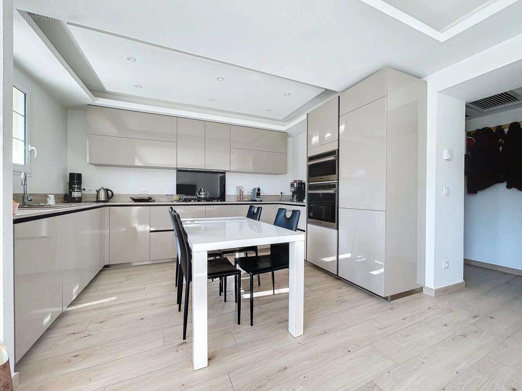 Maison à PUGET-SUR-ARGENS