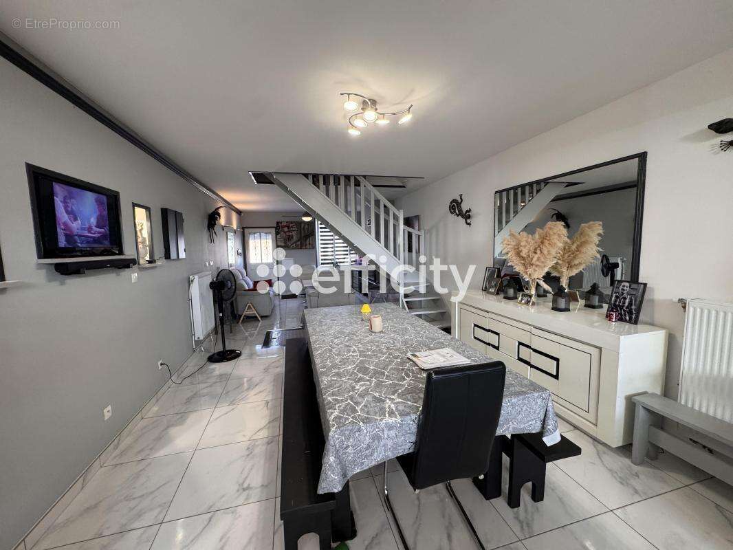 Maison 108 m² à Bruay-Sur-L'escaut  - photo 2