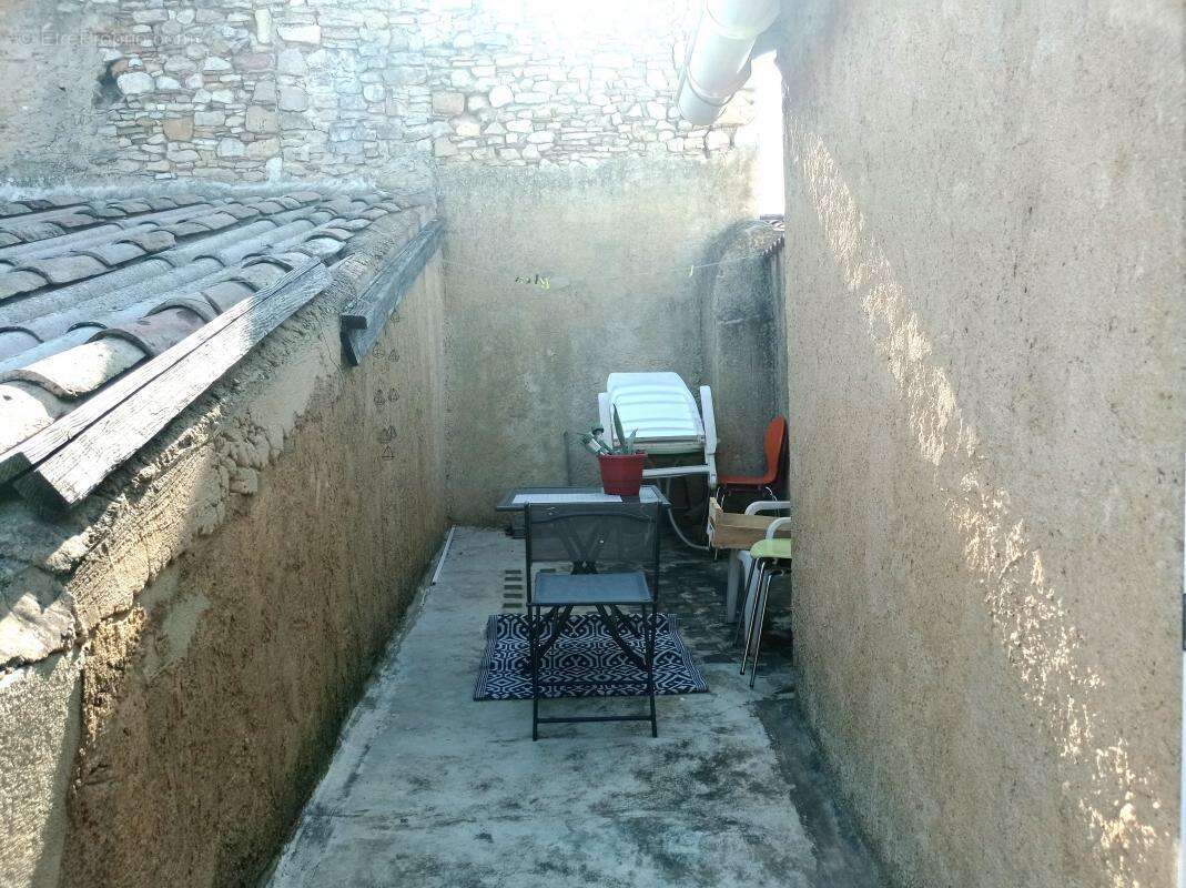 Appartement à BAGNOLS-SUR-CEZE