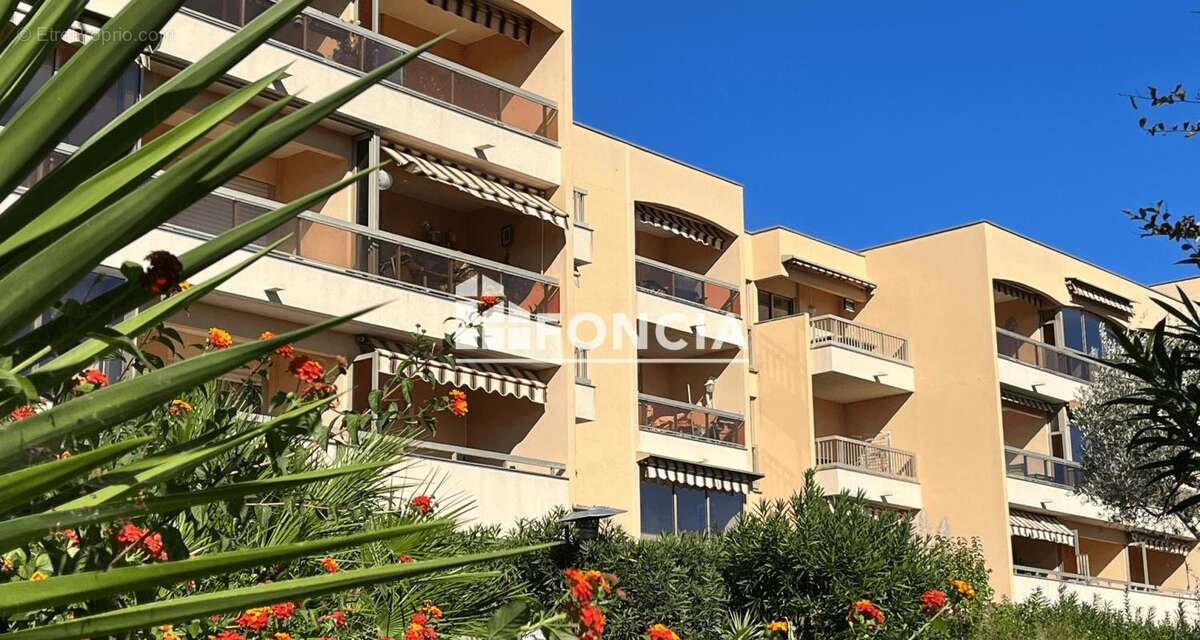 Appartement à VALLAURIS