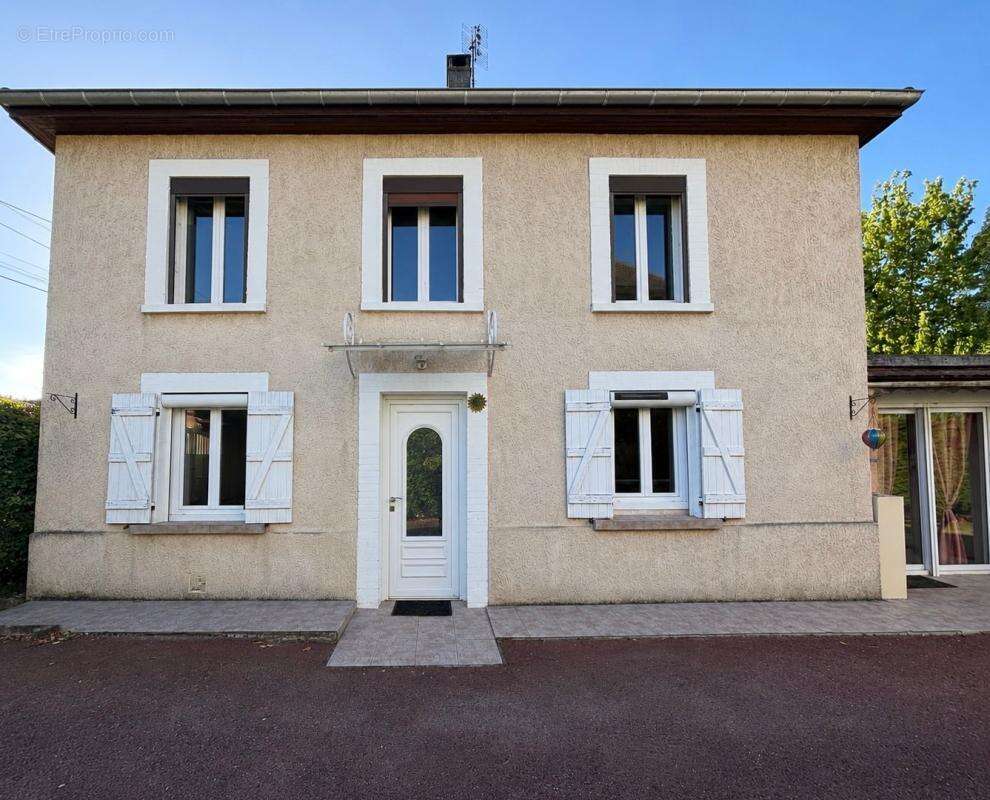 Maison à VEZERONCE-CURTIN