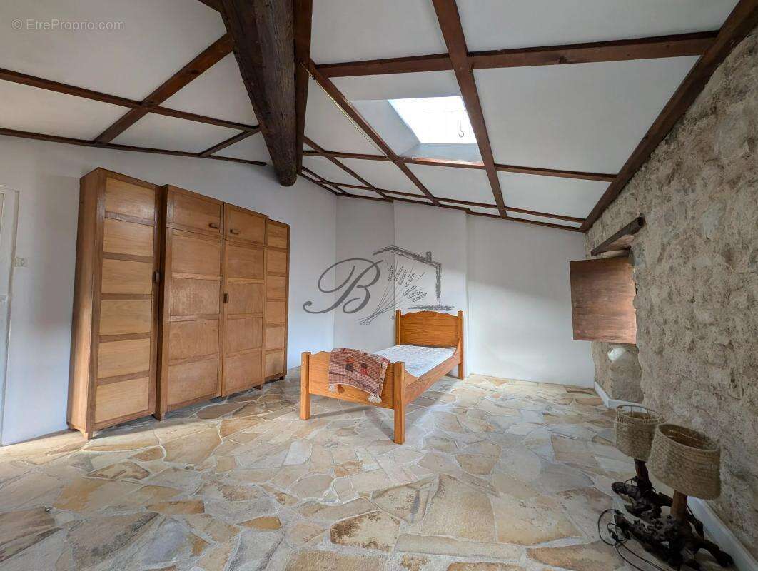 Maison à LA BASTIDE-DES-JOURDANS