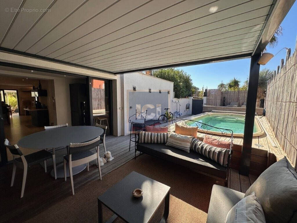 Appartement à GRIMAUD