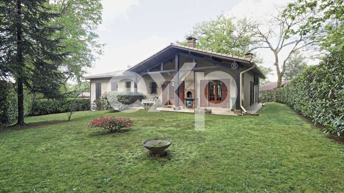 EXT 2 - Maison à SAINT-PIERRE-DU-MONT