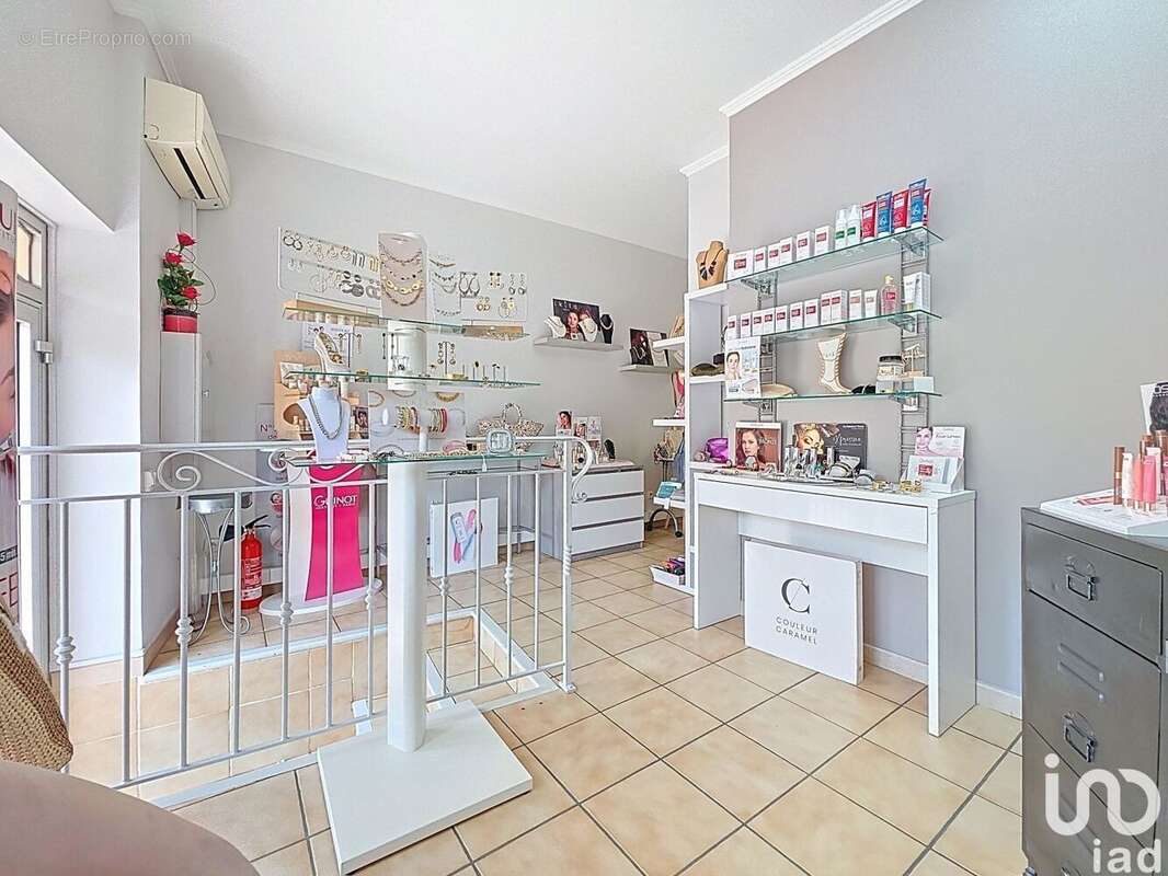 Photo 3 - Commerce à AUBORD