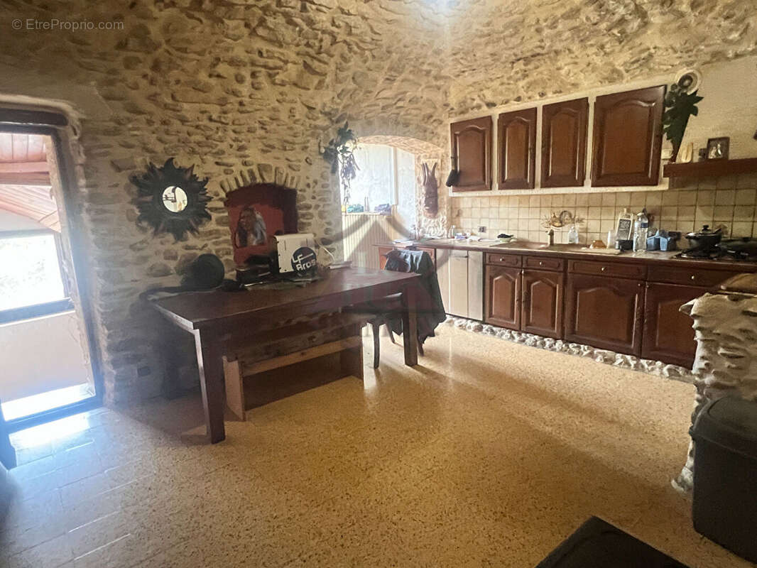 Maison à SAINT-VICTOR-DE-MALCAP