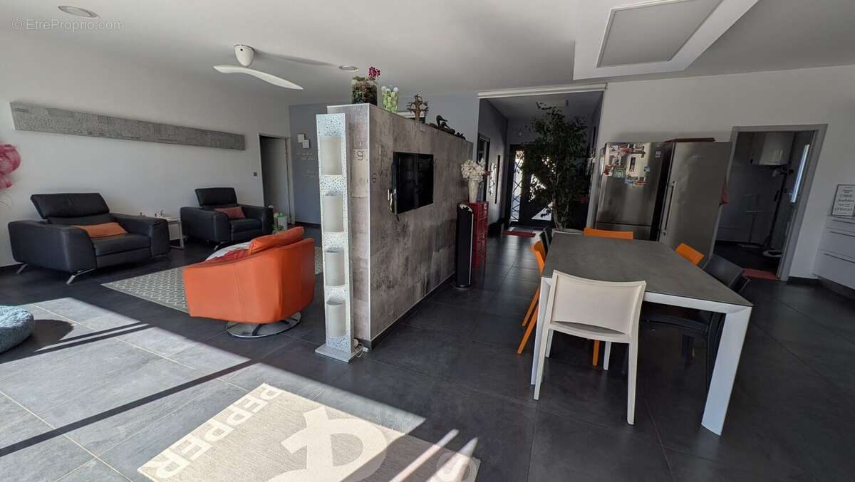 Maison à MORIERES-LES-AVIGNON