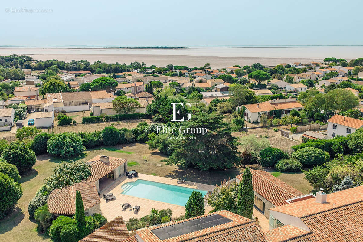 Villa d'exception à deux pas des plages et du centre-ville - photo 18
