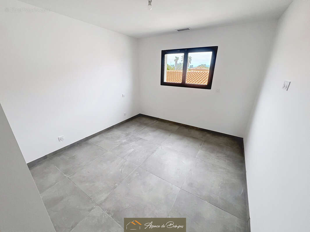 Secteur residentiel - villa 3 faces 123  m2 hbts  sur 356 m2 de terrain  - - photo 14