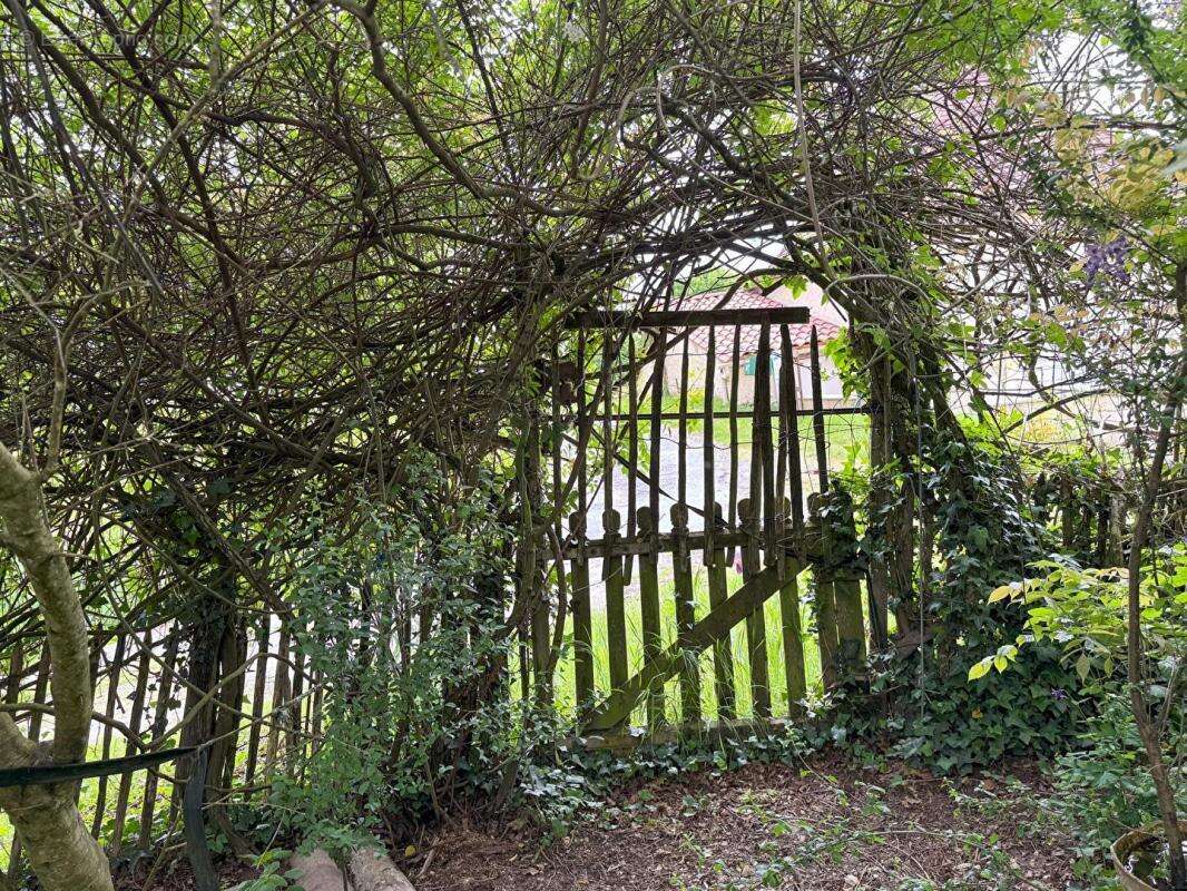 Longère et grange en pierre, 5 pièces, 3 chambres, puits, 6,5 ha jolie vue - photo 5