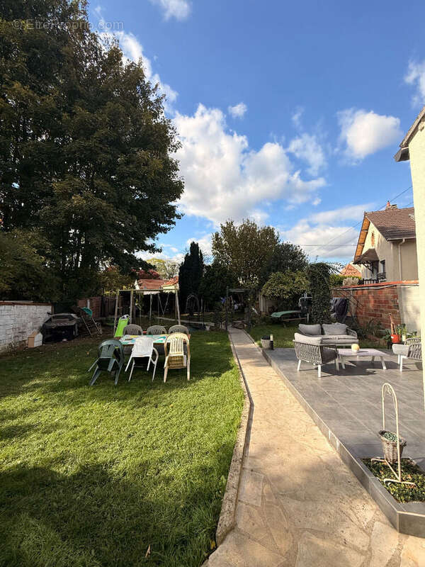 Maison à LE THILLAY