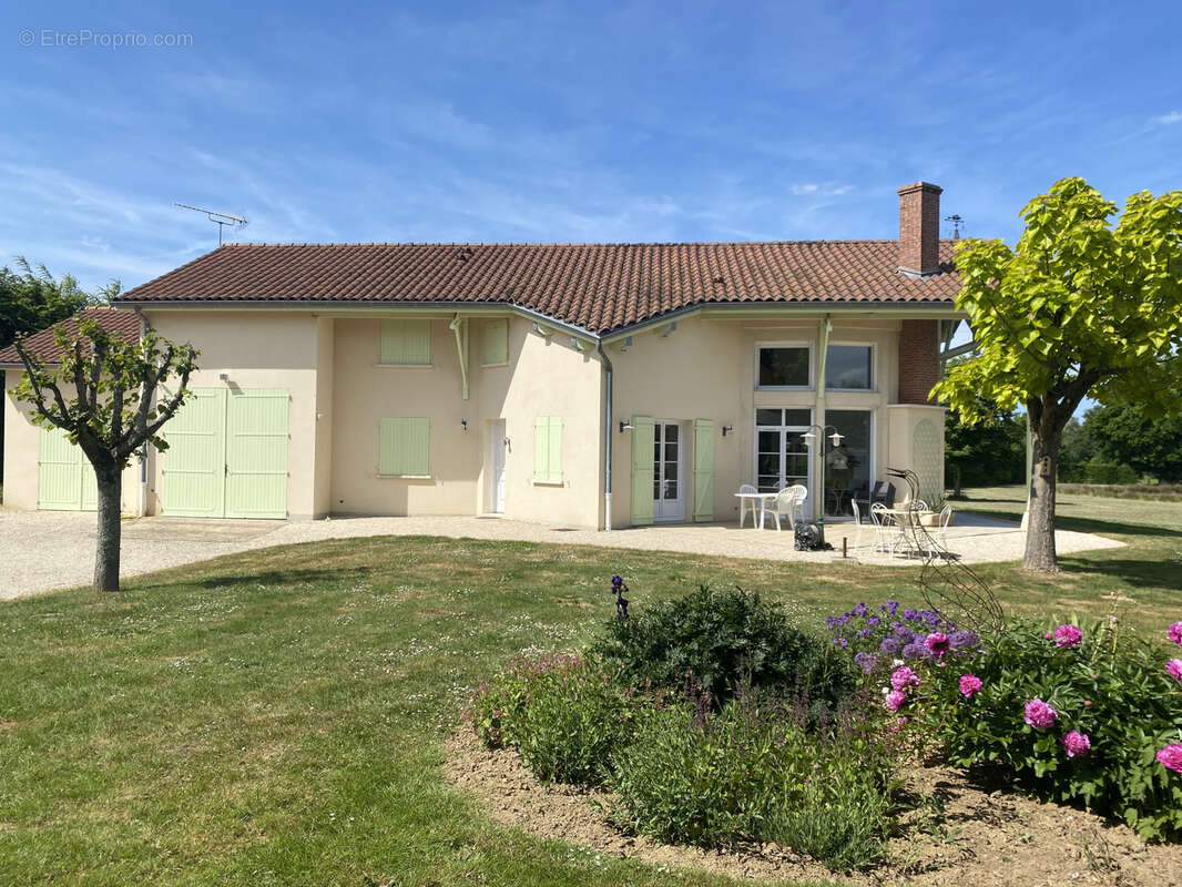 Maison à GIFFAUMONT-CHAMPAUBERT