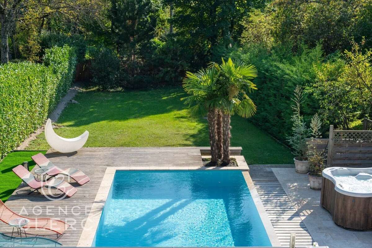 Maison à MENTHON-SAINT-BERNARD