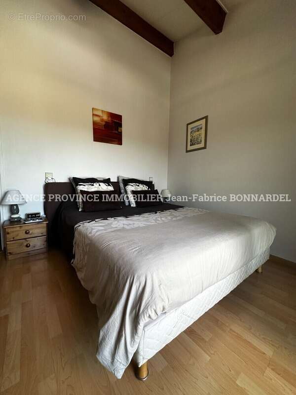 Appartement à VALREAS