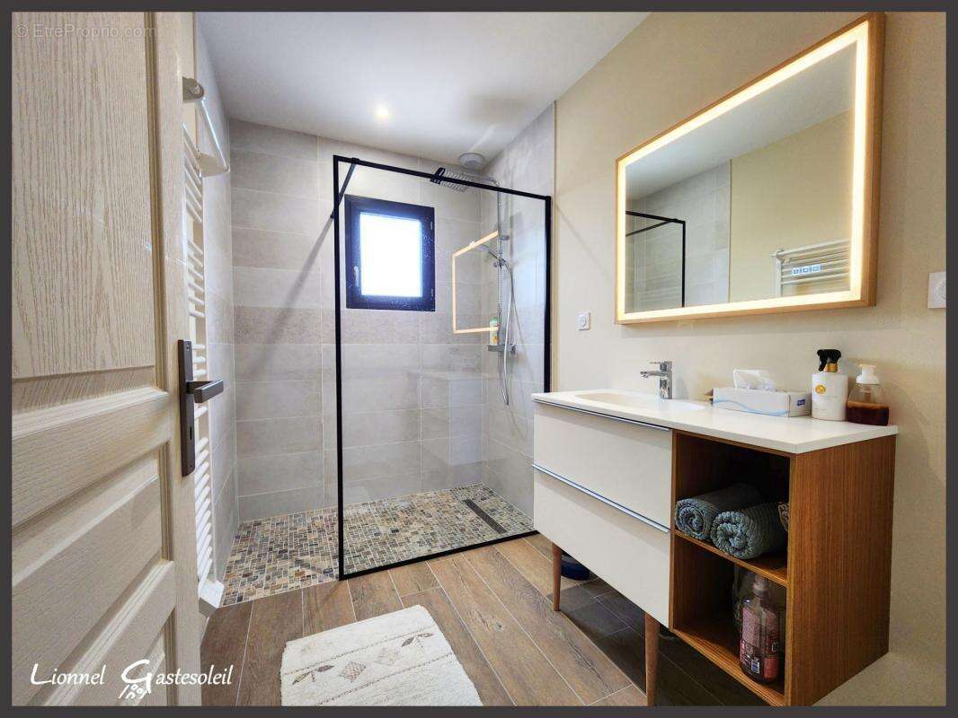 Maison à vendre de plain pied 3 pièces deux chambres sans travaux finition premium sur la commune du FLEIX (24) - photo 6