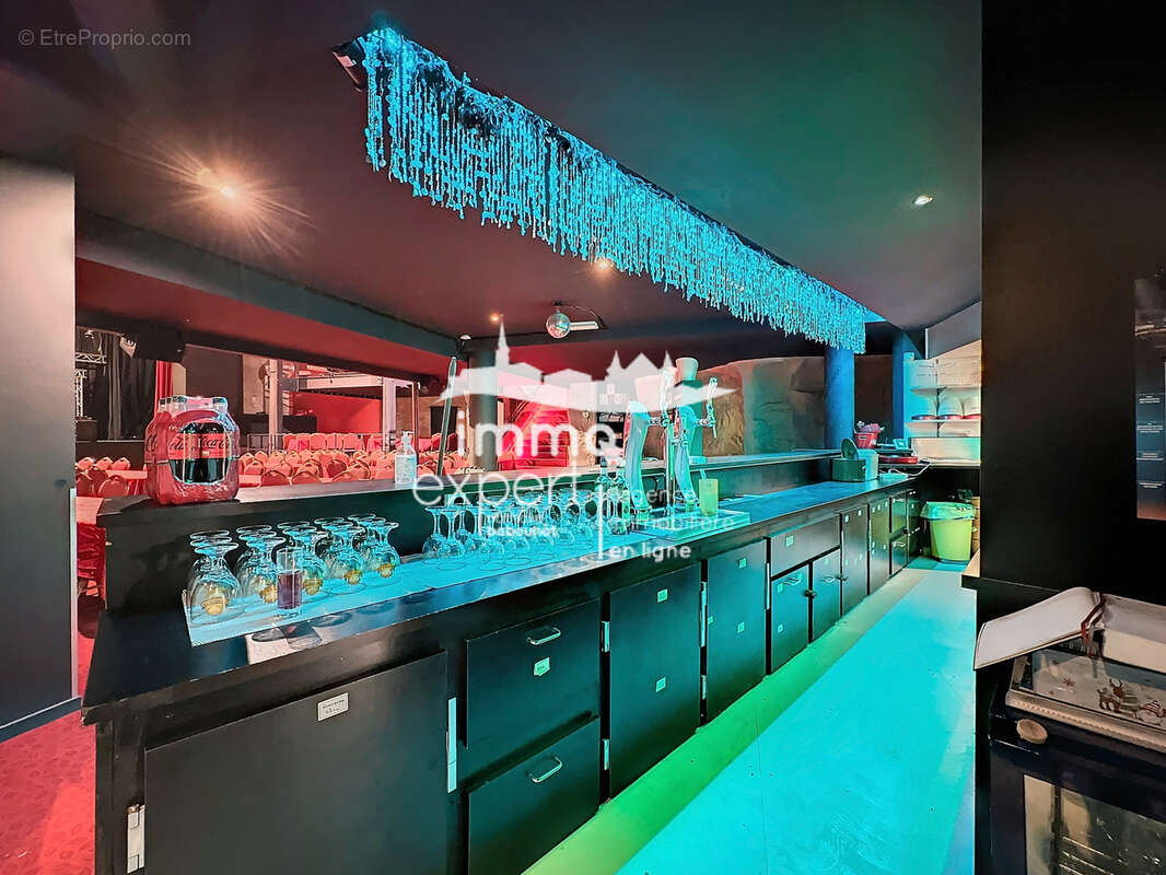 CHARMES   Murs commerciaux d'exception de 1 075 m2   Restaurant, Bar & Salle de Spectacle - photo 12