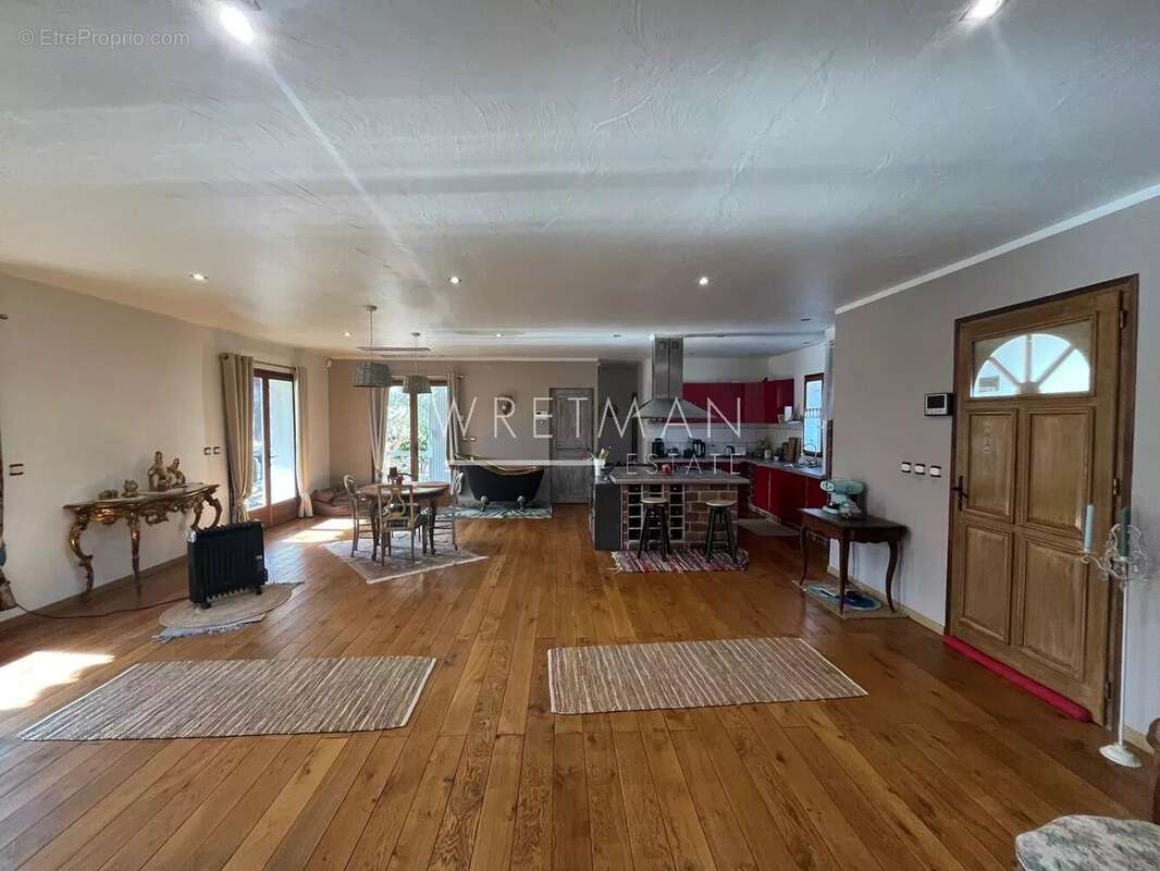 Maison à TOURRETTES