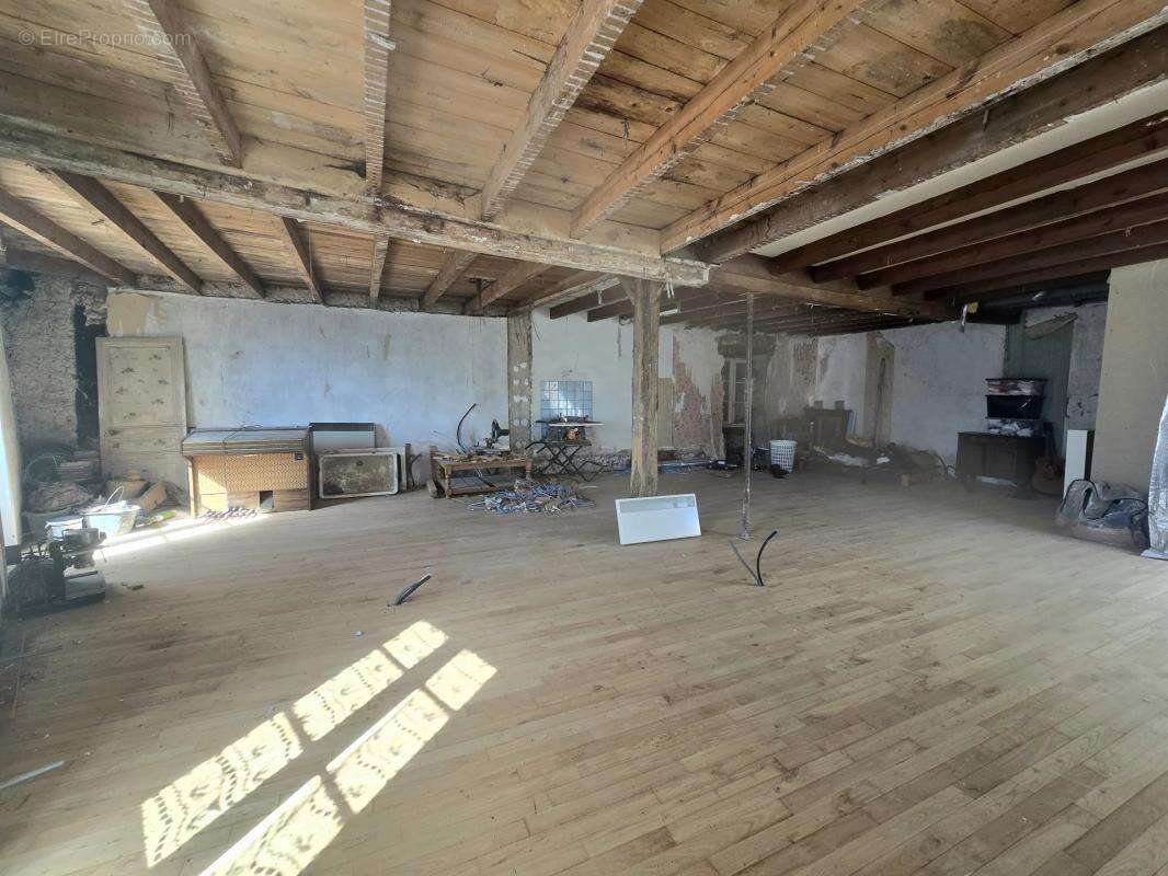 Maison à SALLES-LAVALETTE