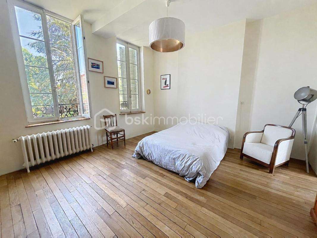 Maison de caractere avec jardin et garage - photo 4
