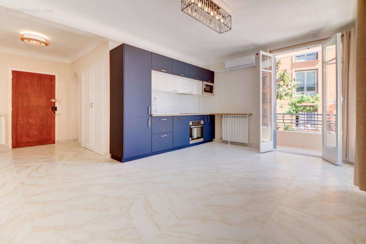 Appartement à ROQUEBRUNE-CAP-MARTIN