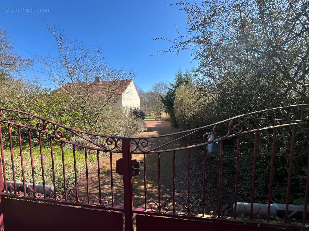 A vendre - Belle maison familiale à fort potentiel de 8 pièces 6 chambres à Maffliers - photo 22