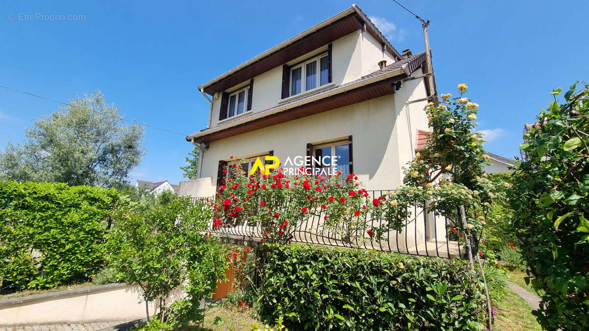 Maison à SARTROUVILLE