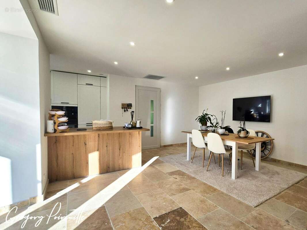 Photo 8 - Maison à LE REVEST-LES-EAUX