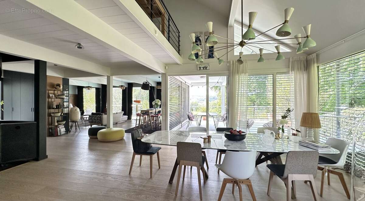 Villa d'architecte de 300 m² avec piscine et jardin de 1100 m², au calme absolu - photo 4