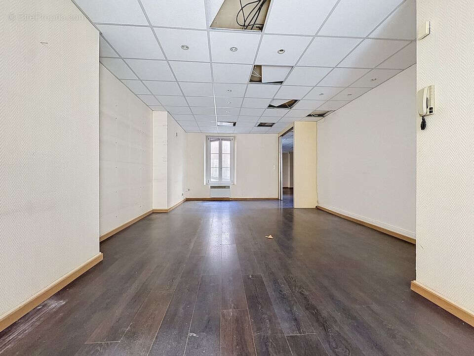 Nancy Centre   Plateau de 101,30 m2 à rénover avec terrasse intérieure de 21 m2 - photo 2