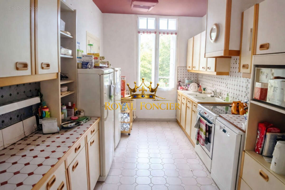 Maison 260 m² à Descartes  - photo 5