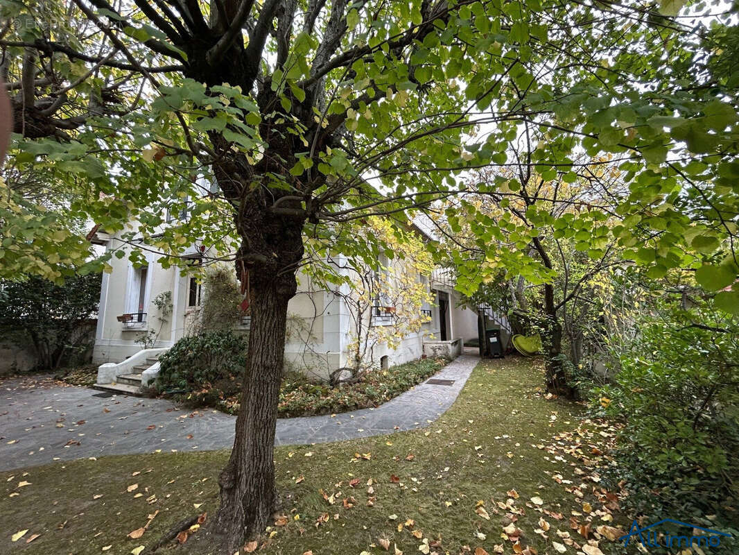 Maison à SAINT-MAUR-DES-FOSSES