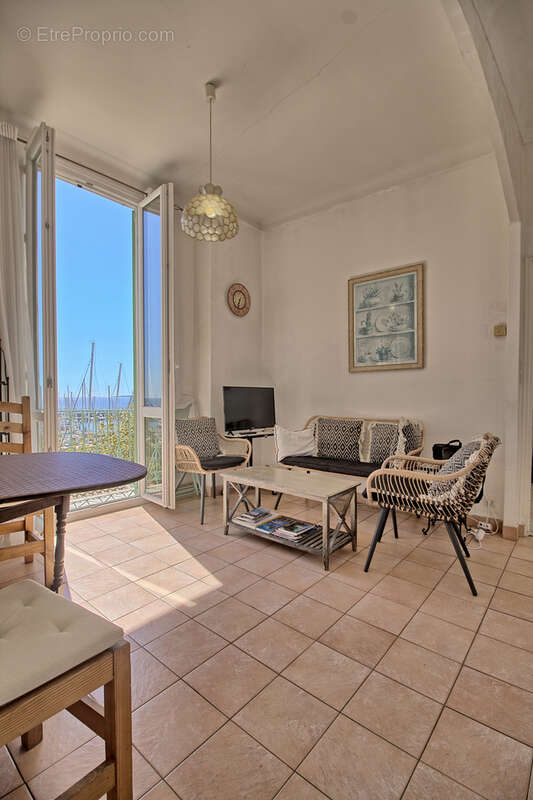 Appartement à VALLAURIS