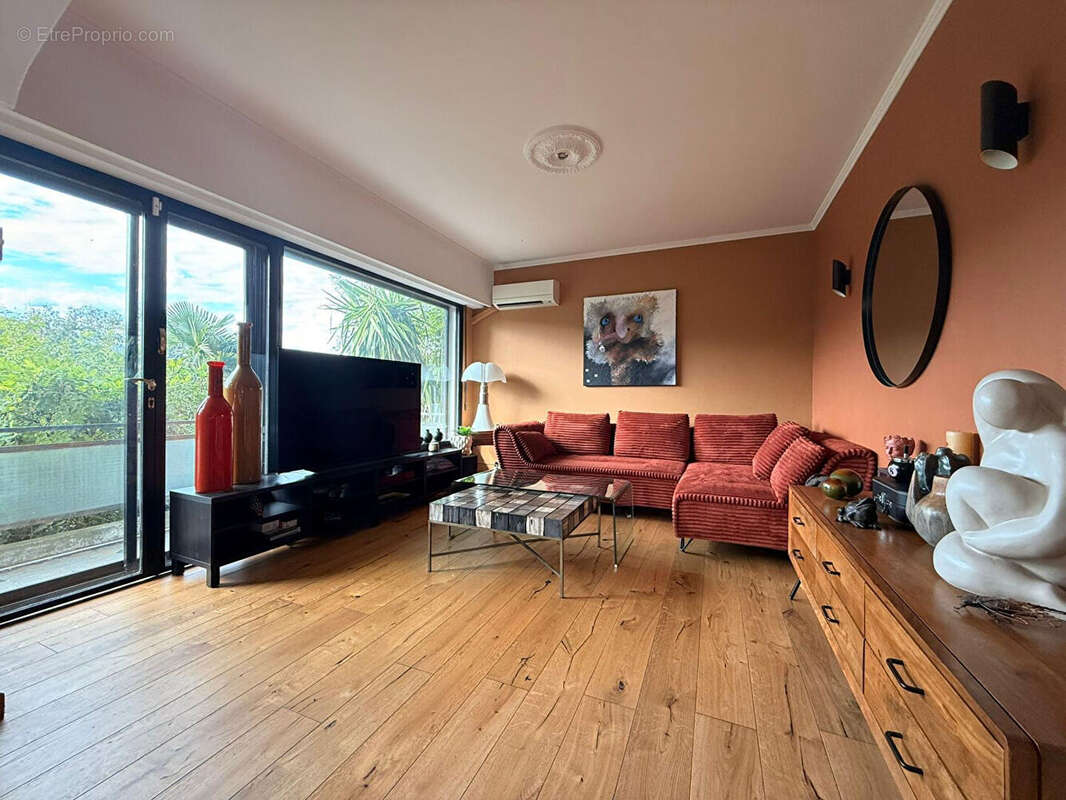 Appartement à VILLENEUVE-LOUBET