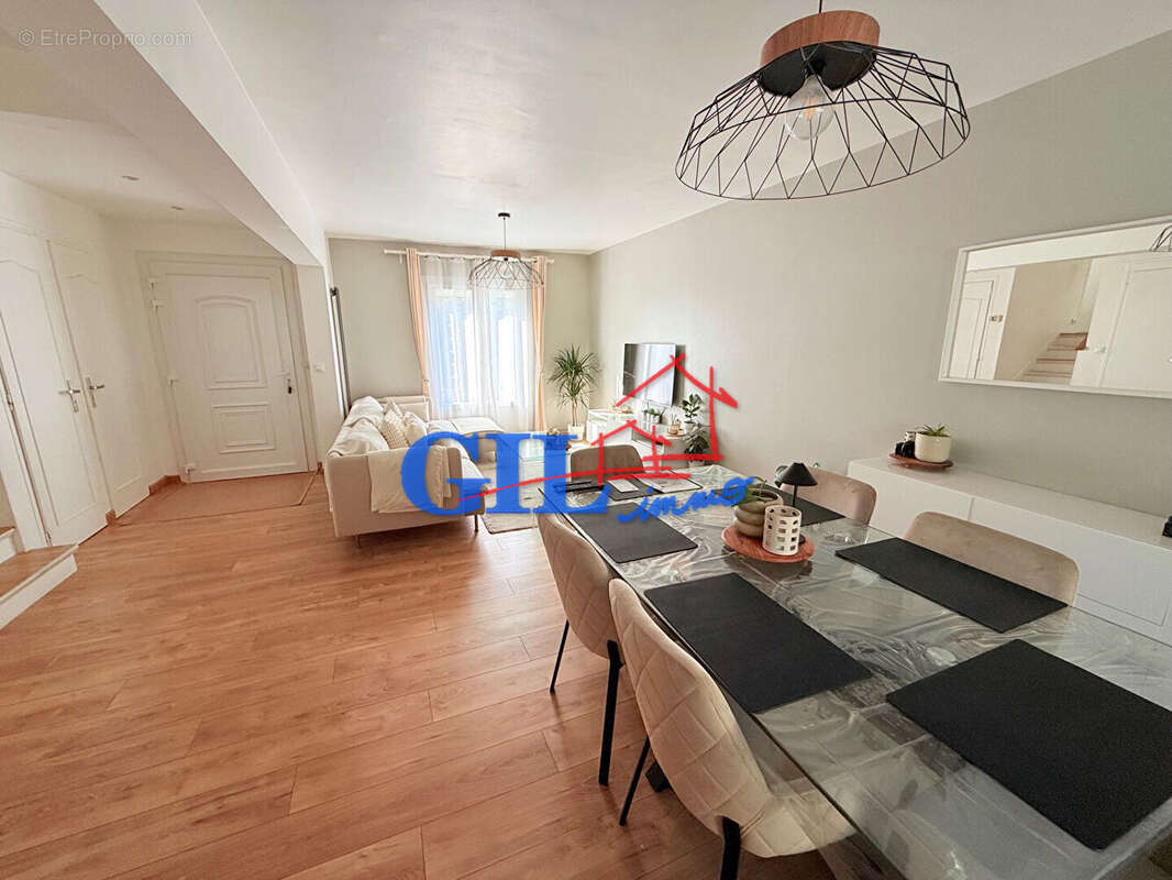 Maison à VERT-SAINT-DENIS